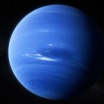 Mengapa Planet Neptunus Tampak Berwarna Biru Tua?